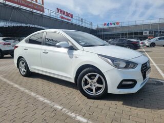 2018 Hyundai Solaris II, белый, 990000 рублей, вид 2