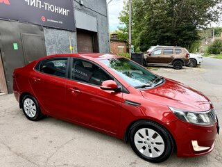 2014 Kia Rio 5-speed III, красный, 860000 рублей, вид 4