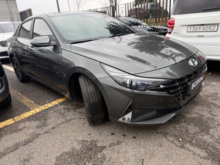 2021 Hyundai Avante VII, серебристый, 1685000 рублей, вид 3