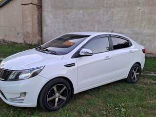 2013 Kia Rio 5-speed III, белый, 990000 рублей, вид 4