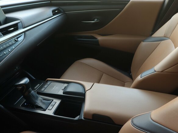 2018 Lexus ES 250 VII, чёрный, 3362000 рублей - вид 16