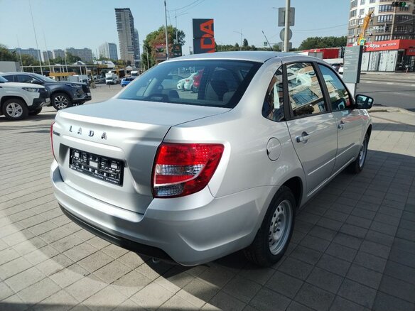 2026 Lada (ВАЗ) Granta I Рестайлинг, серебристый, 1088000 рублей - вид 4