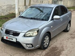 2009 Kia Rio II Рестайлинг, серебристый, 500000 рублей, вид 1