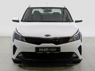 2021 Kia Rio IV Рестайлинг, белый, 1725000 рублей, вид 2