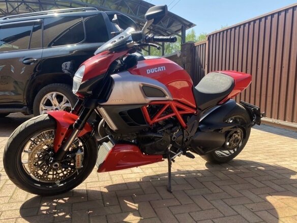 2012 Ducati Diavel, красный, 900000 рублей - вид 1