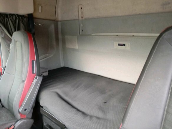 2015 Volvo FH, красный, 5538500 рублей - вид 11