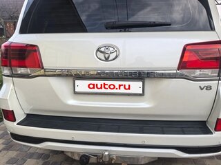 2017 Toyota Land Cruiser 200 Series Рестайлинг 2, белый, 6900000 рублей, вид 2