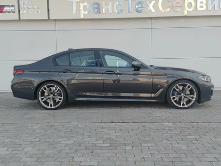 2021 BMW 5 серии M550i xDrive VII (G30/G31/G38) Рестайлинг, серый, 7300000 рублей, вид 4