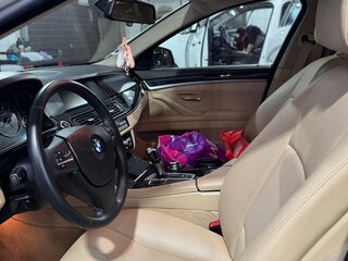 2013 BMW 5 серии 520i VI (F10/F11/F07), белый, 1480000 рублей, вид 3