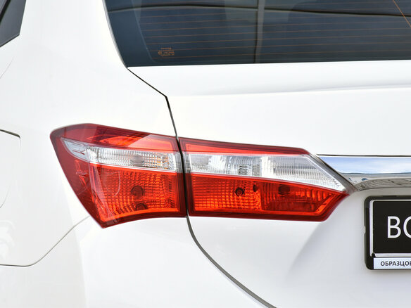 2013 Toyota Corolla XI (E160, E170, E180), белый, 1150000 рублей - вид 6