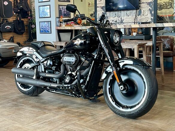 2020 Harley-Davidson Fat Boy, чёрный, 3500000 рублей - вид 3