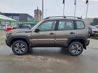 2026 Lada (ВАЗ) Niva Travel I Рестайлинг, коричневый, 1755900 рублей, вид 2
