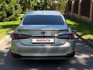 2021 Lexus ES 300h VII Рестайлинг, серый, 4100000 рублей, вид 4