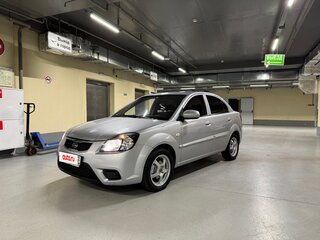 2011 Kia Rio II Рестайлинг, серебристый, 600000 рублей, вид 1
