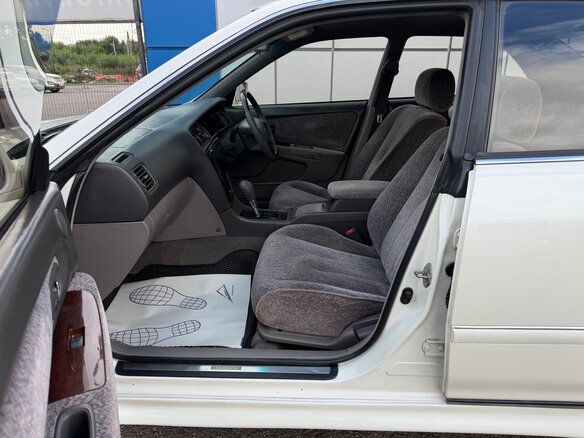 2000 Toyota Mark II VIII (X100), белый - вид 12