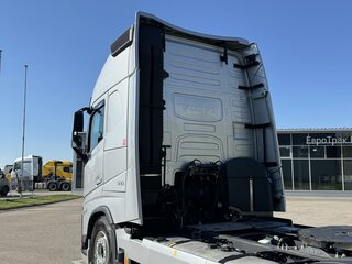 2025 Volvo FH, серебристый, 17500000 рублей, вид 5