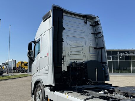 2025 Volvo FH, серебристый, 17500000 рублей, вид 5
