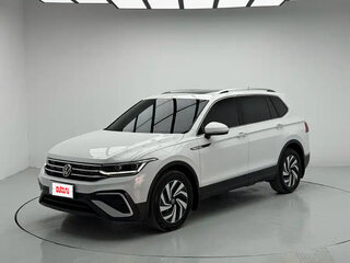 2022 Volkswagen Tiguan II Рестайлинг, серебристый, 2500888 рублей, вид 1