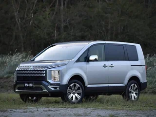 2023 Mitsubishi Delica D:5 I Рестайлинг, серебристый, 2700000 рублей, вид 4