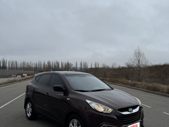 2011 Hyundai ix35 I, коричневый, 1080000 рублей
