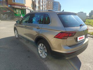2018 Volkswagen Tiguan II, бежевый, 2565000 рублей, вид 4