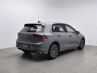 2022 Volkswagen Golf VIII, серебристый, 1750000 рублей, вид 4
