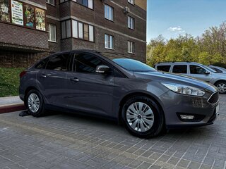 2017 Ford Focus III Рестайлинг, серый, 1355000 рублей, вид 3