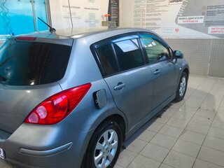 2012 Nissan Tiida I Рестайлинг, серый, 850000 рублей, вид 3