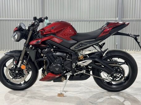 2023 Triumph Street Triple, красный, 1370000 рублей, вид 4