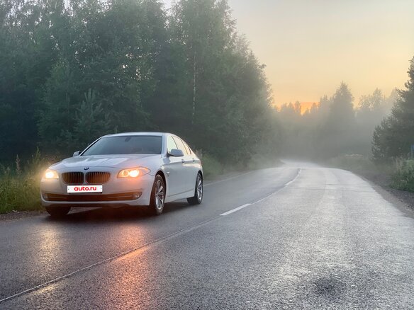 2012 BMW 5 серии 528i xDrive VI (F10/F11/F07), белый, 1950000 рублей - вид 6