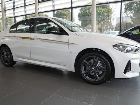 2022 BMW 1 серии 120i III (F52) Рестайлинг, белый, 1720000 рублей, вид 3