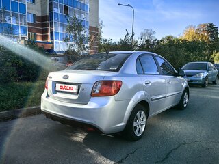 2010 Kia Rio II Рестайлинг, серебристый, 499000 рублей, вид 2