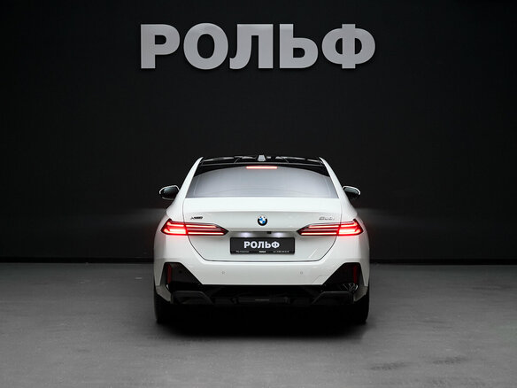 2025 BMW 5 серии 530i xDrive VIII (G60/G61/G68), белый, 8600000 рублей - вид 1