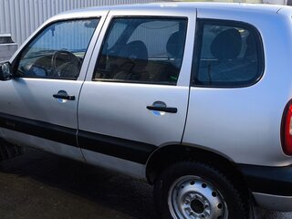 2004 Chevrolet Niva I, серебристый, 230000 рублей, вид 4