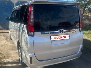 2014 Toyota Noah III (R80), серый, 1790000 рублей, вид 3