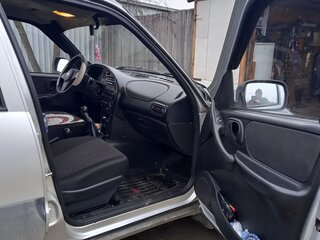 2012 Chevrolet Niva I Рестайлинг, серебристый, 550000 рублей, вид 5