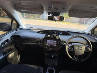 2019 Toyota Prius IV Рестайлинг (XW50), серебристый, 2005000 рублей, вид 5
