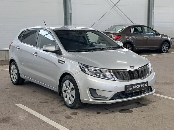 2012 Kia Rio III, серебристый, 555000 рублей - вид 2
