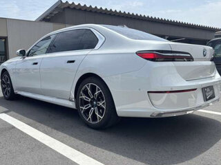2026 BMW 7 серии 750e xDrive VII (G70), белый, 13300000 рублей, вид 4