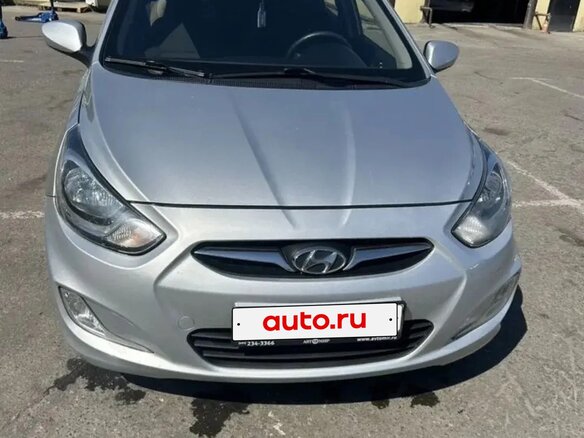 2012 Hyundai Solaris I, серебристый, 750000 рублей