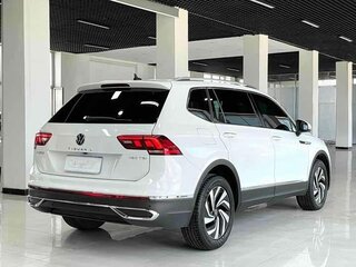 2022 Volkswagen Tiguan II Рестайлинг, белый, 2650000 рублей, вид 5