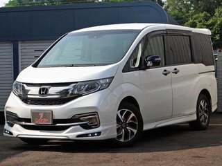 2017 Honda Stepwgn Spada V, белый, 1430000 рублей, вид 2