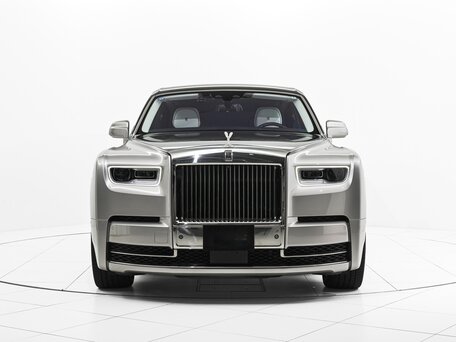 2019 Rolls-Royce Phantom VIII (Series I), серебристый, 32600000 рублей, вид 2