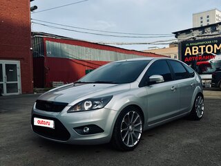 2010 Ford Focus II Рестайлинг, серебристый, 700000 рублей, вид 1