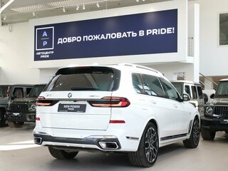 2023 BMW X7 40i I (G07) Рестайлинг, белый, 12200000 рублей, вид 4