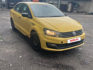 2017 Volkswagen Polo V Рестайлинг, жёлтый, 650000 рублей, вид 3