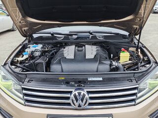 2016 Volkswagen Touareg II Рестайлинг, бежевый, 3000000 рублей, вид 4
