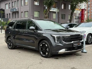 2026 Kia Carnival IV Рестайлинг, чёрный, 7390000 рублей, вид 1