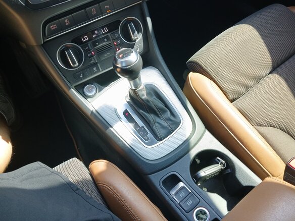 2015 Audi Q3 I (8U) Рестайлинг, чёрный, 1900000 рублей - вид 12