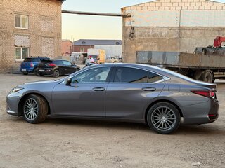 2018 Lexus ES 250 VII, серый, 3900000 рублей, вид 3